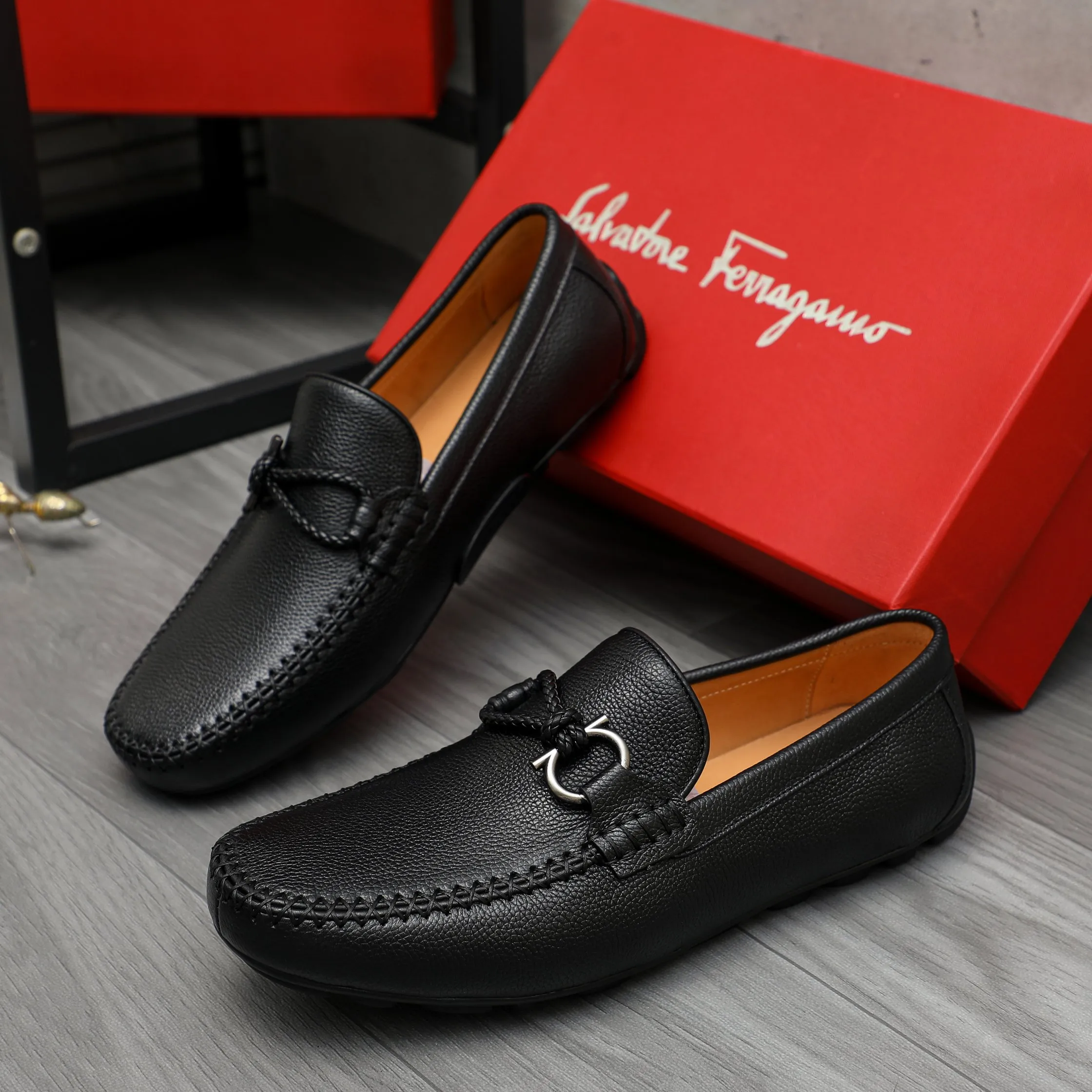 Men's shoes 💰480 Product trademark: Ferragamo "Ferragamo" casual slip-on shoes Regular size: 38-45 (45 is custom-made and non-returnable) Product materials: Selected pebbled cowhide upper, cowhide lining, rubber outsole